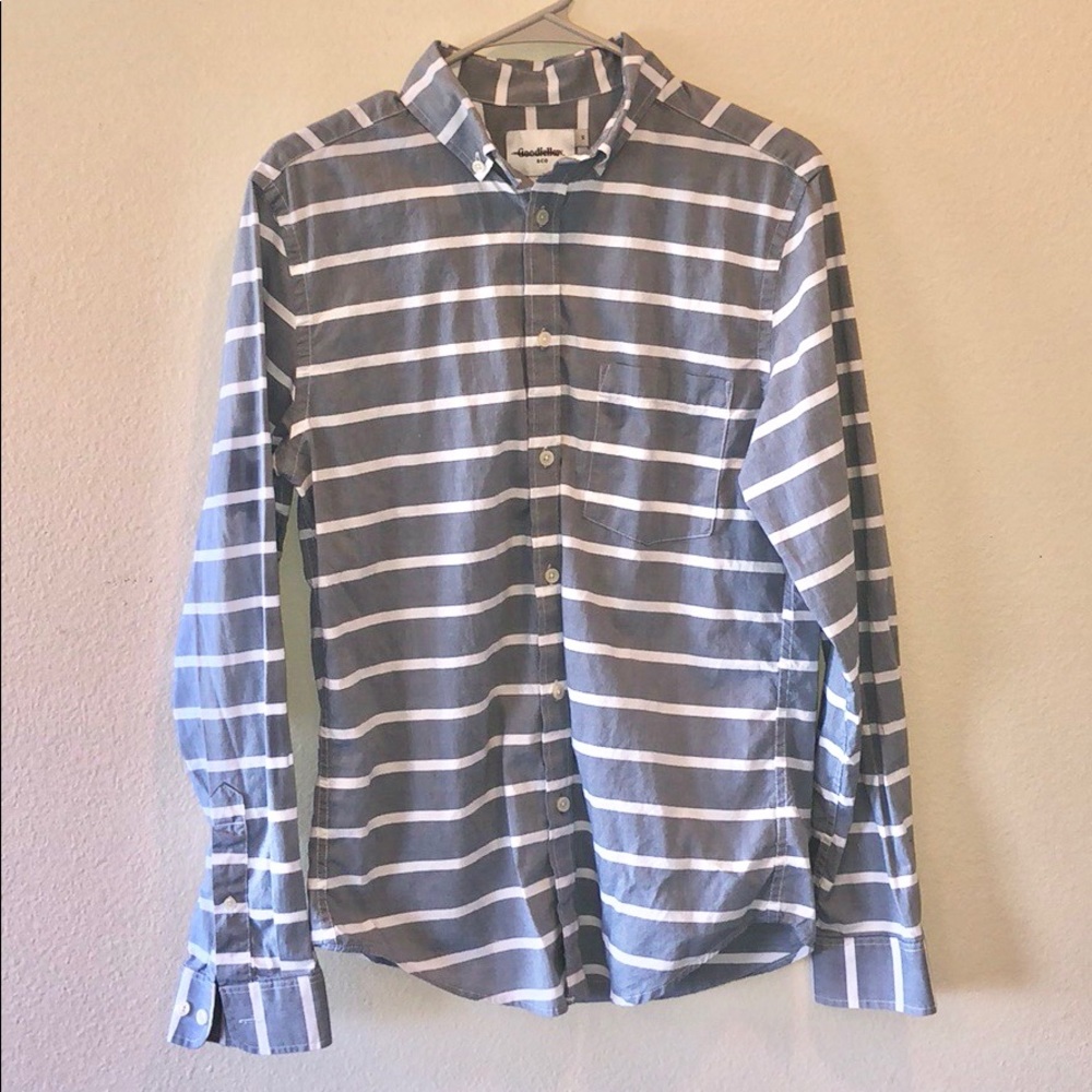 Form fitting button down shirt